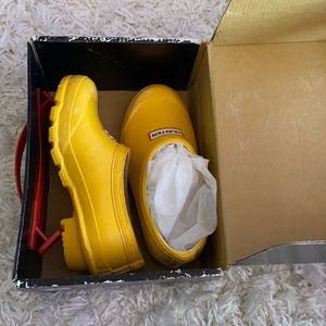 never worn before kids hunter boot clogs